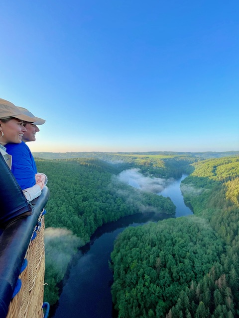 passagers lors d'un vol en ballon dans les Ardennes belges avec Montgolfière Ardenne