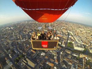 Hier gaat de ballonvlucht over het centrum van Gent, bij Filva Ballonvaarten hebben onze piloten de skills.